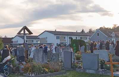 Wir denken an unsere Heiligen und an unsere lieben Verstorbenen