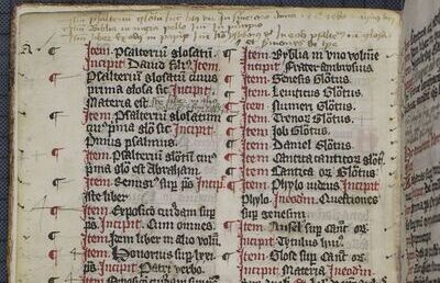 Ein wissenschaftliches Vermittlungsprogramm ermöglicht Streifzüge durch ausgewählte Stücke aus den Beständen des Stiftsarchivs und prachtvolle Bände aus den Regalen der Stiftsbibliothek.